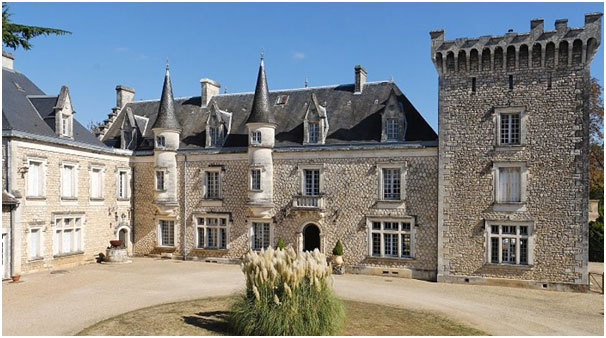 قلعه تاج (Château de la Couronne)