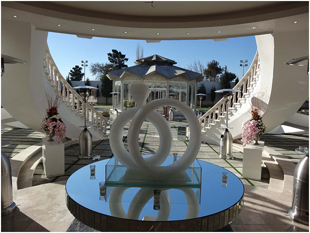 طراحی تالار پذیرایی و عروسی، نمونه‌های موفق باغ تالار، بهترین باغ تالارهای تهران، باغ تالار تاج، نمای تالار، پیش‌ورودی تالار، فضاهای داخلی، دیزاین داخلی تالار، گل‌آرایی تالار، شمع‌آرایی تالار، مشاوره طراحی و ساخت تالار پذیرایی، تالارساز